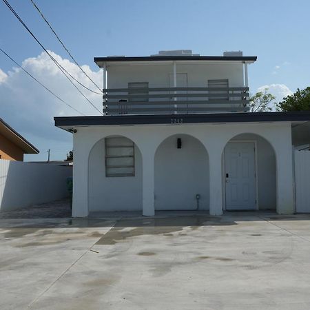 Modern Studio Near Wynwood Маямі Екстер'єр фото