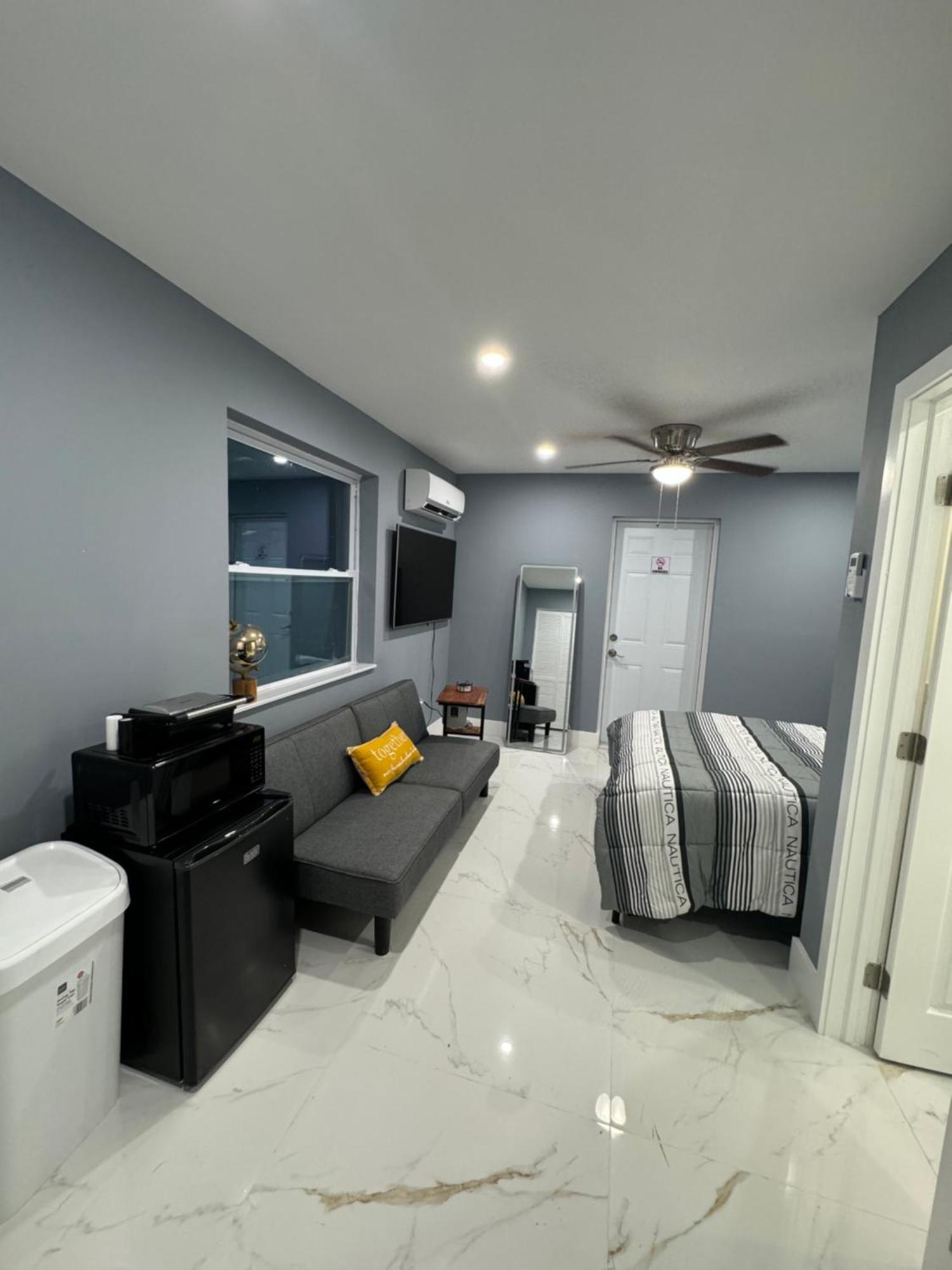Modern Studio Near Wynwood Маямі Екстер'єр фото