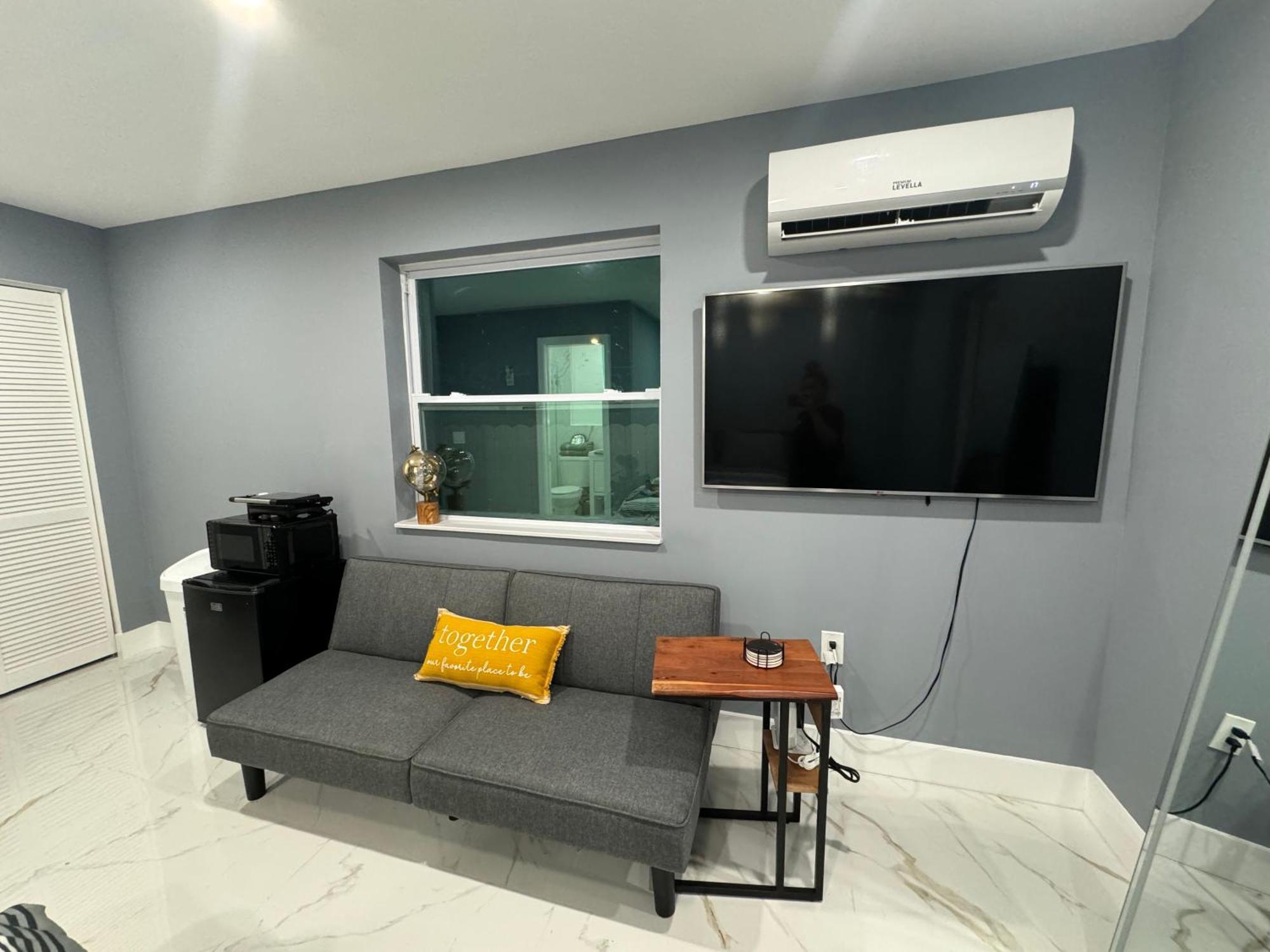 Modern Studio Near Wynwood Маямі Екстер'єр фото